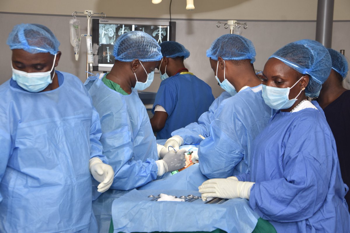 MulagoReferral's tweet photo. 6th Kidney Transplant Camp | Closing

@MulagoReferral concludes its 6th Kidney Transplant Camp with 19 successful kidney transplants performed since the programme began in 2023.

A key milestone was the final transplant of the camp, successfully performed independently by the @MulagoReferral team—a significant step in building local capacity.

We thank Yashoda & Kidney Care For All teams for their continued technical guidance and support.

The Executive Director, Dr Rosemary Byanyima, called for strengthened Government support in human resource capacity, a dedicated transplant ICU &laboratory immunology services to enable more independent transplants and faster care.

The next camp is scheduled for November, as Mulago works towards making kidney transplantation a regular, independently delivered service.
#KidneyTransplant #MulagoHospital
# SpecialisedHealthcare #CapacityBuilding
