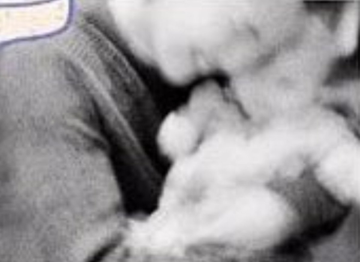 bestea_yoongi_'s tweet photo. this photo of yoongi with halsey's baby is so precious 🥹 https://t.co/kdYuQ2AuLk