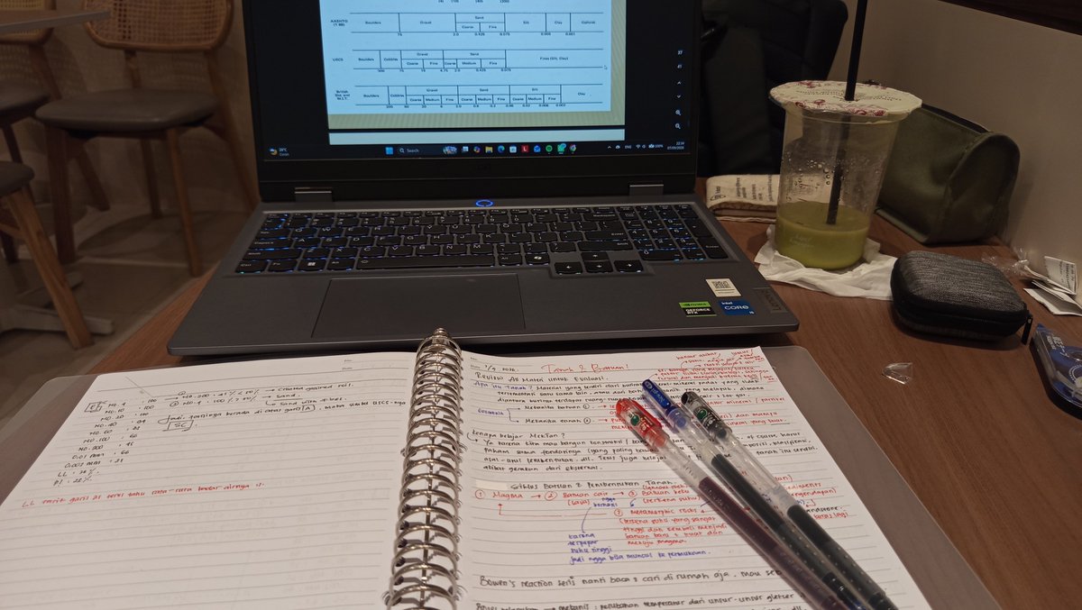 SukakMixue's tweet photo. Btw ini kemarin aku belajar di KopKen sebelum evaluasi/Ulangan pertama. Sebenernya aku ngerasa harusnya ngga susah ya karena aku udah paham sama materinya. Tetapi entah mengapa aku pingin belajar aja.... . Ini kesalahanku aku terlalu banyak belajar teorinya daripada- https://t.co/5Lsd1wYeqR