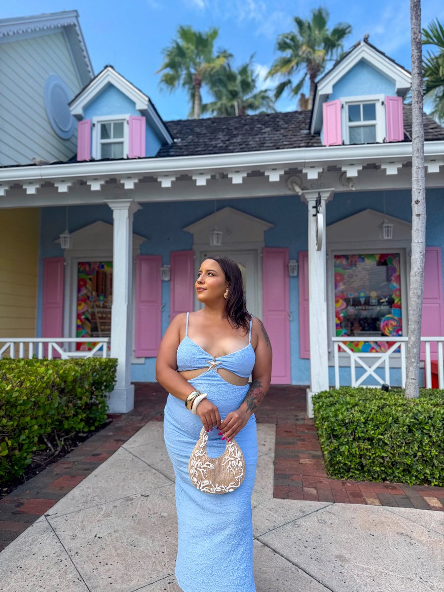 celiiimar's tweet photo. Taking in all the colorful beauty of Marina Village at Atlantis Bahamas. The vibrant architecture, charming storefronts, and tropical atmosphere made it such a beautiful place to explore! https://t.co/mNmqtNjHg3
