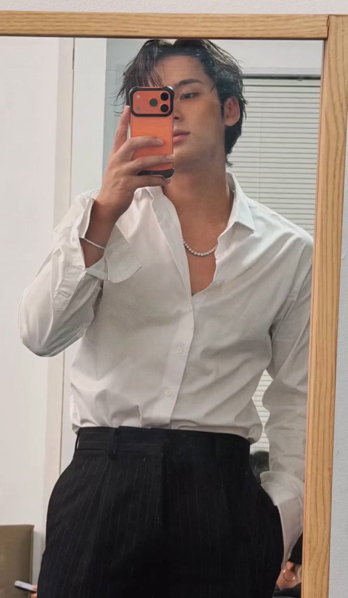 onlywonforgyu_'s tweet photo. this minwon pics sat on the same table https://t.co/KOITovzc1g