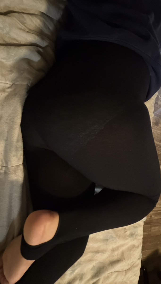 VirtualCutie__'s tweet photo. really big fan of these leggings hehe #femboy #butt #nsfw https://t.co/njULlWF16s