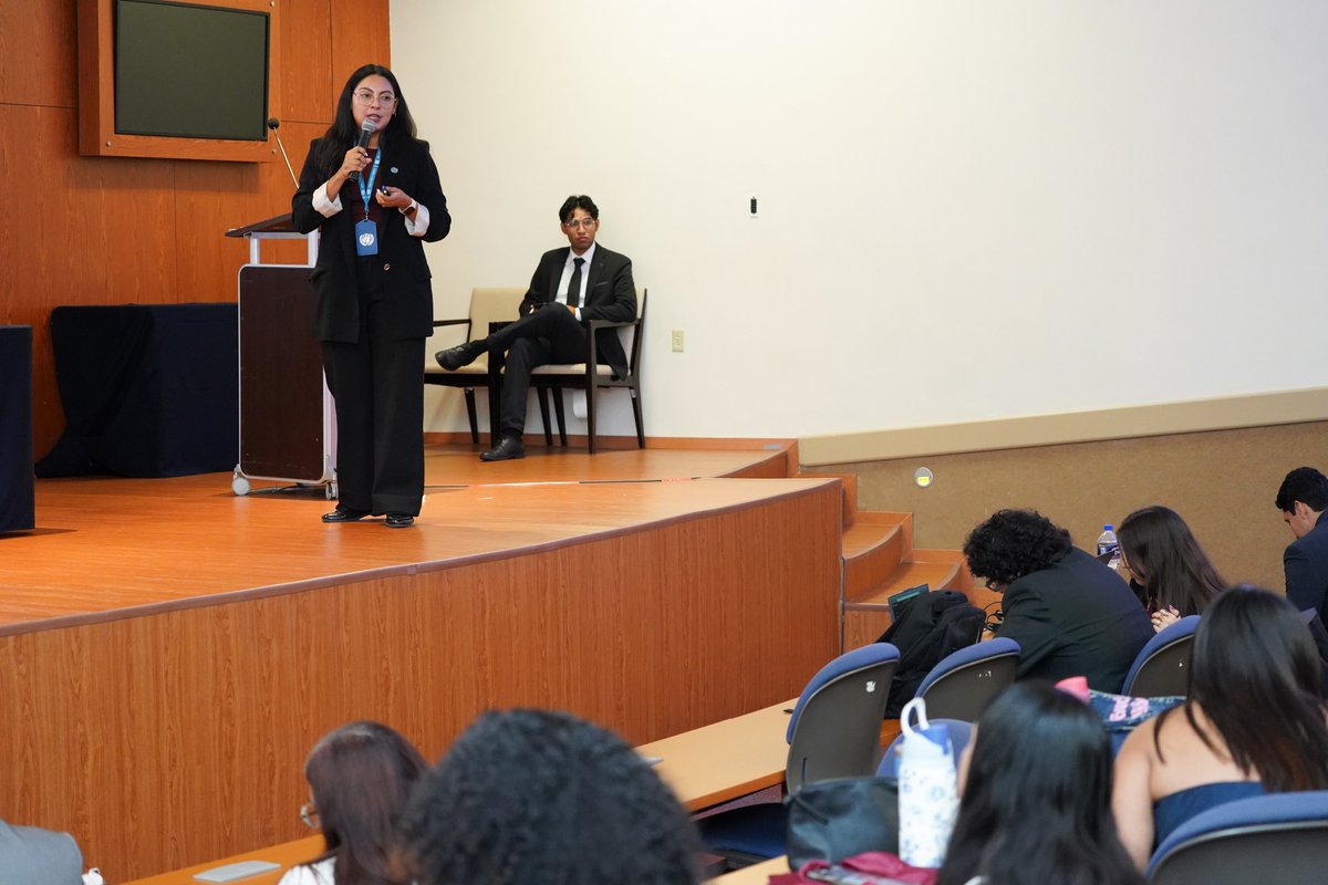 UNODCmexico's tweet photo. Las juventudes pueden marcar la diferencia frente a la trata de personas.

En la CEJO 2026, estudiantes de Derecho de @TECcampusGDL conocieron indicadores y herramientas para identificar riesgos, con énfasis en el papel de la tecnología 💻 y los grandes eventos deportivos ⚽. https://t.co/R84QOTKVTB
