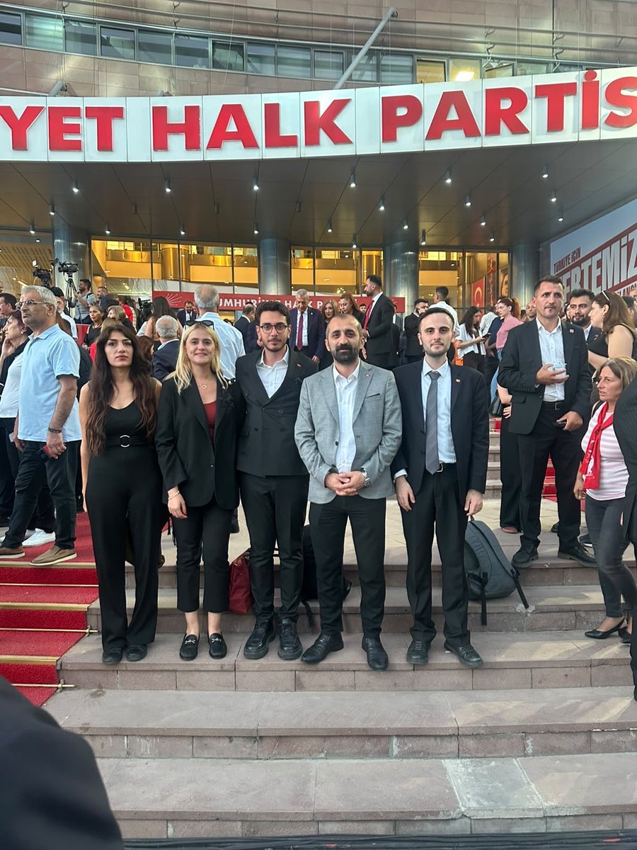 gorkemfiratchp's tweet photo. Cumhuriyet Halk Partimizin 103. Kuruluş Yıl dönümünü, önce Anıtkabir’de Gazi Mustafa Kemal Atatürk’ün huzurunda, ardından Genel Merkezimizde yol arkadaşlarımızla birlikte büyük bir gurur ve coşkuyla kutladık. 🇹🇷
Geçmişimizden aldığımız güç, geleceğe olan umudumuzla…

103 yıldır Cumhuriyet, 103 yıldır mücadele, 103 yıldır Cumhuriyet Halk Partisi.

Nice yıllara CHP! ❤️🇹🇷

#CHP103Yaşında #CHP #CumhuriyetHalkPartisi #Atatürk #Anıtkabir #Cumhuriyet