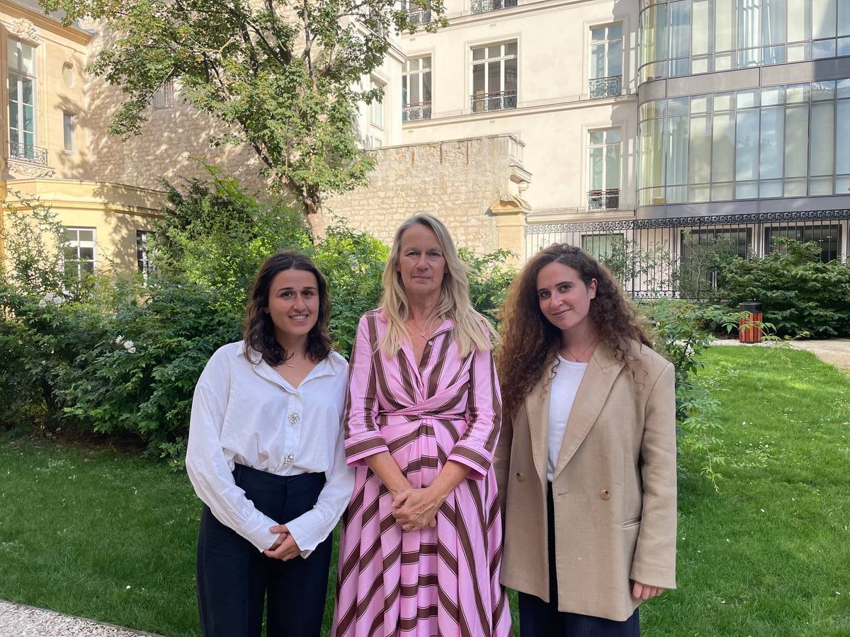 ConstanceLeGrip's tweet photo. Heureuse d'avoir reçu à l'Assemblée nationale Léa Hanoune, nouvelle Présidente de l' @UEJF , et sa Vice-Présidente, Elise Hirsch ! Courage à ces deux énergiques et combatives jeunes femmes ! Poursuite de la montée de l'antisémitisme dans les universités, les lycées et certaines prépas, mais aussi espoirs et engagement dans la mobilisation contre l'antisémitisme et l'antisionisme : nous avons fait un tour d'horizon en cette rentrée universitaire, évoqué le projet de loi contre le racisme et l'antisémitisme porté par la Ministre @auroreberge , ainsi que les enjeux autour des futures échéances électorales. Hauts les cœurs !