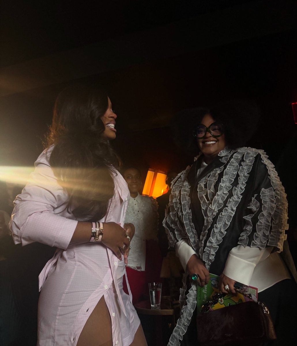 wavecheckers's tweet photo. Monaleo in NYC with Jill Scott 💘 https://t.co/zEzGgxjWGi