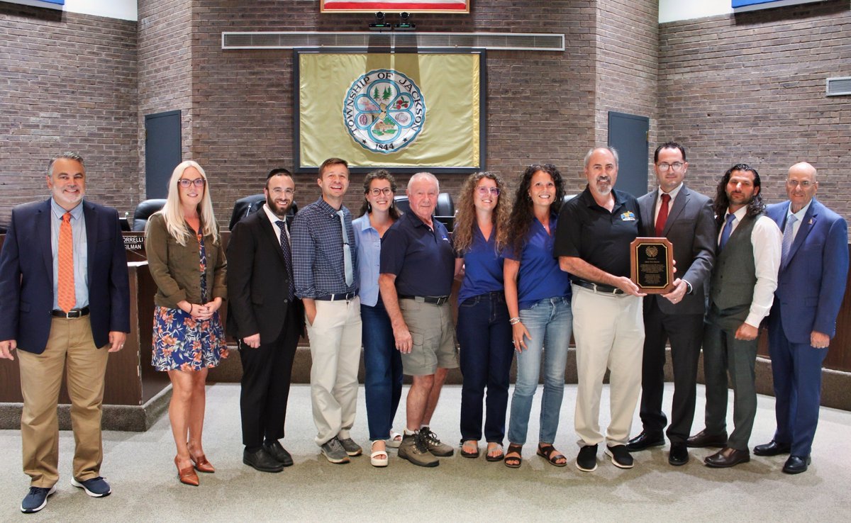 Jackson_Twp's tweet photo. Jackson Township recognizes "Aspen Tree Experts" for it's "Small Business Highlight" program | Community | https://t.co/udxiiJi2ri https://t.co/jL5rTIaF7h