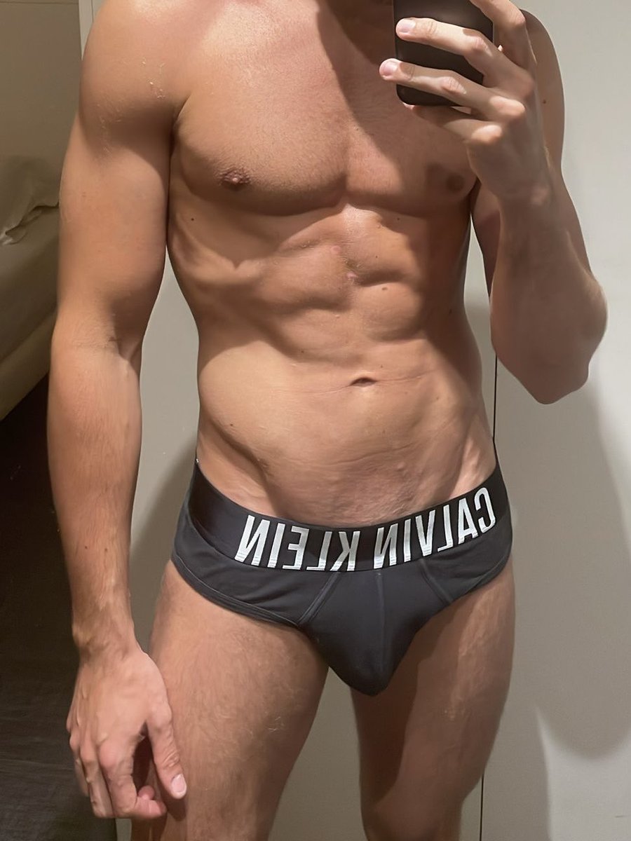 Curved21cm's tweet photo. Quale frocetto viene a farsi fottere la testa oggi? 🏧😵‍💫🦶

@MANZO_CRIMINALE @ManziXL @macelleria2_0 @BoysItalian @BonItaliani  @master_italiani @official_gay_it @Goodboysita99 @2italianpigs @thexxlmen https://t.co/UE7UXOu2NU