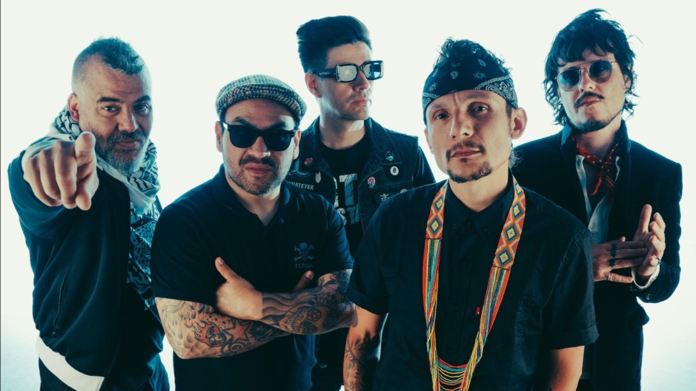 PaginaZeroMx's tweet photo. @DoctorKrapula convierte el encuentro humano en reggae con “Infinito Paralelo”

Presenta un nuevo sencillo que explora la conexión entre dos almas y marca el regreso a sus raíces musicales.
https://t.co/2PcyGjlKOl https://t.co/yG0Fe34EmS