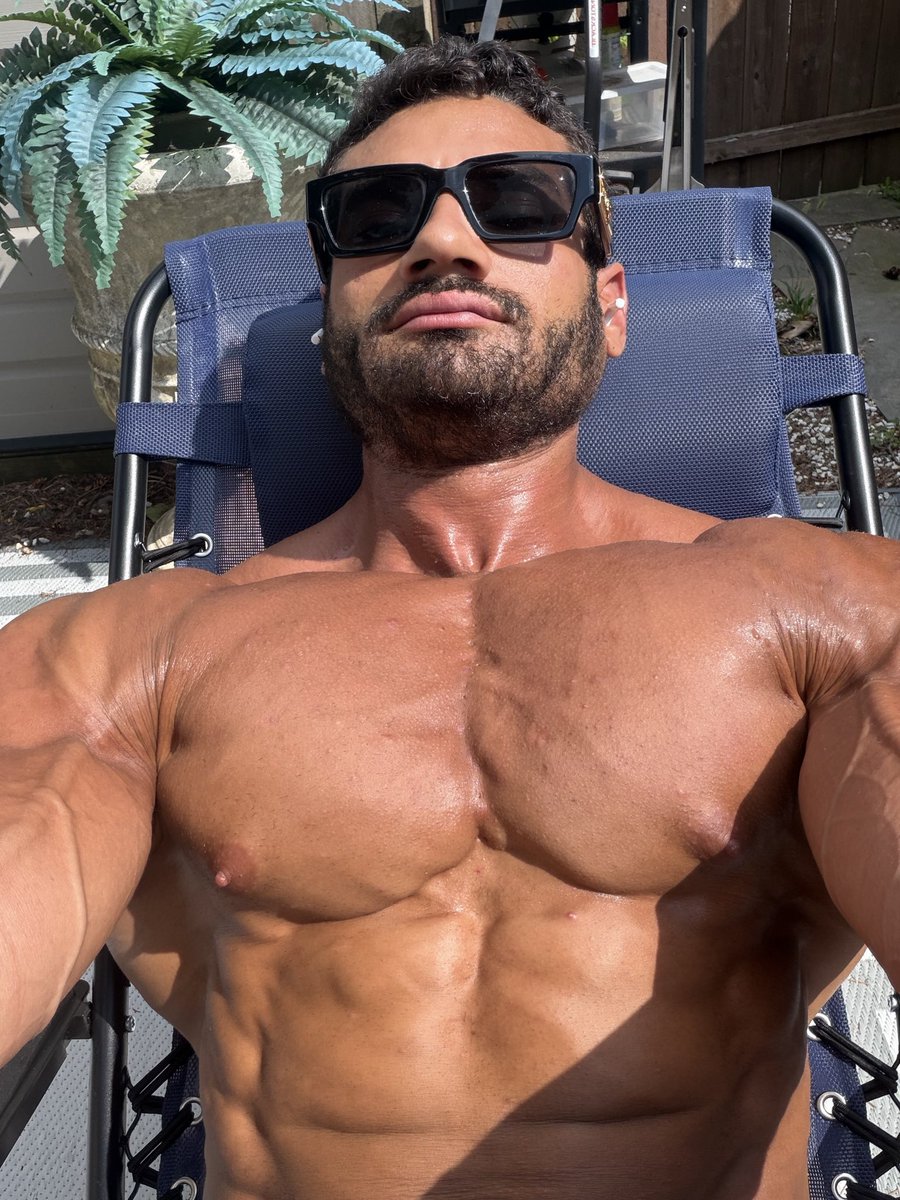 RandyJackedson's tweet photo. Sun’s out, wallets out☀️💰 https://t.co/3v1F1p0URQ