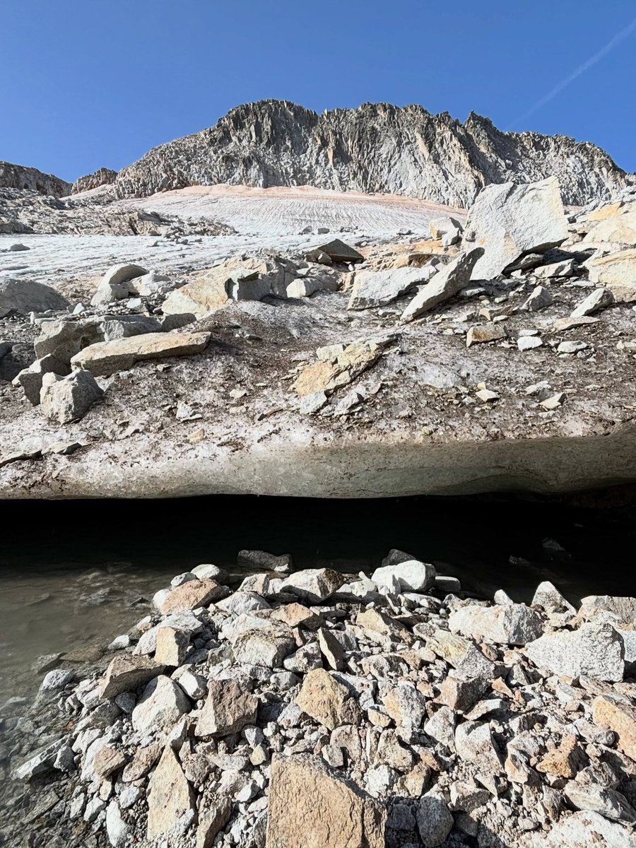 Meteo_Pyrenees's tweet photo. Le voyage aux Pyrénées ne sera plus jamais le même - Glacier de l’Aneto 📷 Jchris_m66
La fin d’une époque voire d’une ère et de nombreuses images qui témoigneront de la perte irrémédiable de ces joyaux de notre massif https://t.co/w94hJk7Qcr
