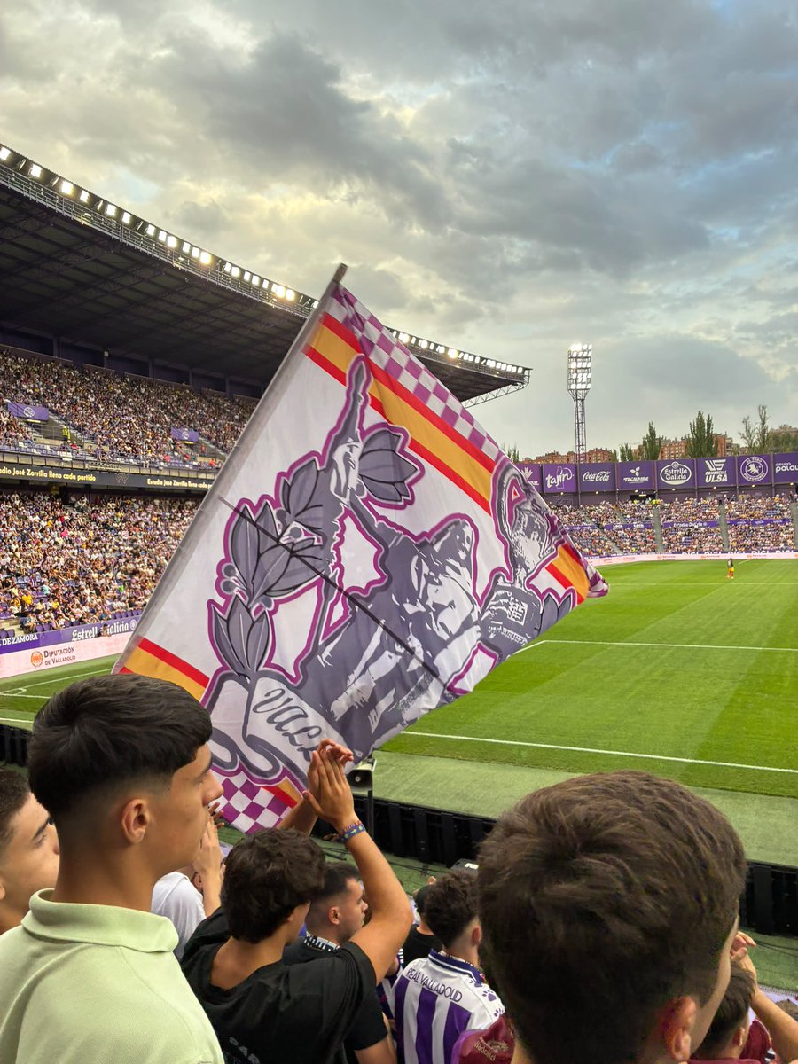 CLamatadelValle's tweet photo. Con Muchas Ganas!!!.Y Más con los Hermanos Carbayones en Pucela!!!.Se avecina gran día!!.#ForzaPucela #Vg84 https://t.co/7NWIOIbtlW