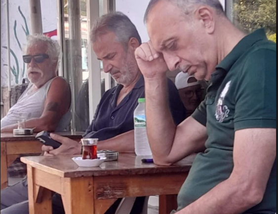 XxXAnket_'s tweet photo. İsmail Kartal istifa ederek CL de maç kaybetmeyen TEK Teknik PATRON BİNİM dedi :))) 

Gelmen hataydı yolun açık olsun cayın demli okey de çektiğin taş jop olsun :) 

#İsmailKartal #Fenerbahçe #FBvROM https://t.co/rbZsZ5VsOE