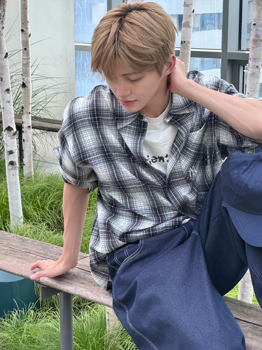 TWS_FRANCE's tweet photo. 「 10.09.26 - INSTAGRAM 」
Post de #JIHOON :
› "#.Pub Que devons-nous faire maintenant ?"
#MBLKOREA #MBLCREW #MBLVarsityJacked"
#지훈 #TWS #투어스 #247WithUs @TWS_PLEDIS https://t.co/HfkR3yLMs8