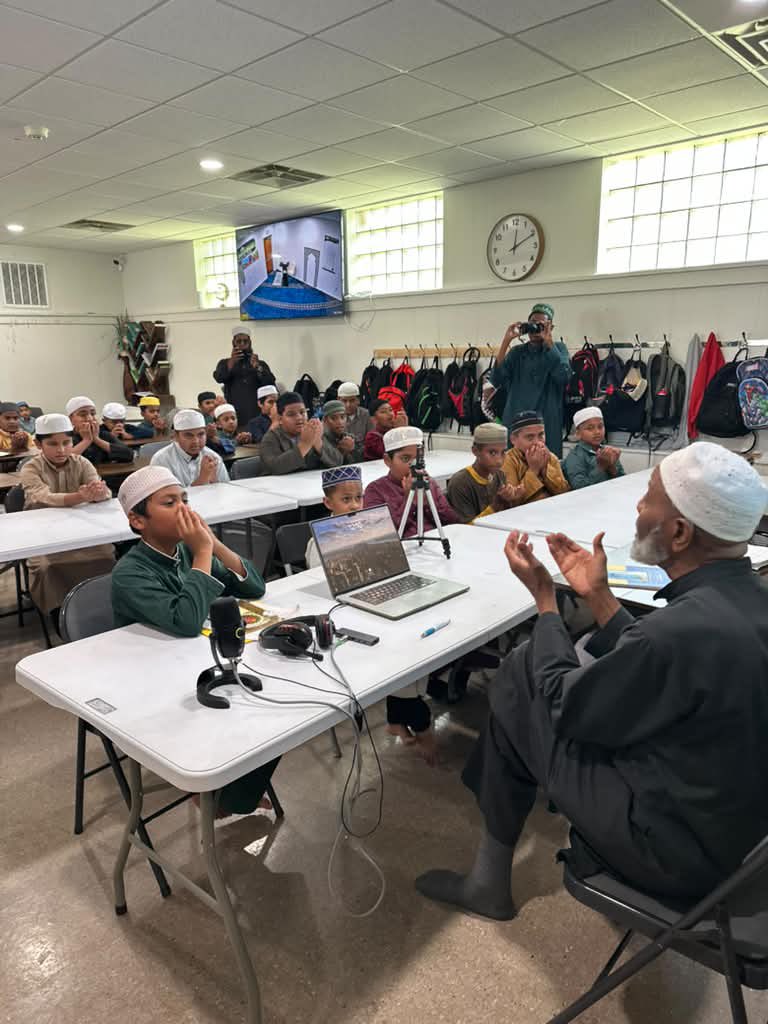 icnymasjid's tweet photo. A Beautiful Moment at ICNY 🤍

Alhamdulillah, Imam Siraj Wahhaj visited ICNY, met with our students, and shared valuable guidance. He also spent time with Basmah CEO Meer Hosain and invited our community to the upcoming Amherst event.

#newyorkevent #ICNY https://t.co/b9gcLr2y4s