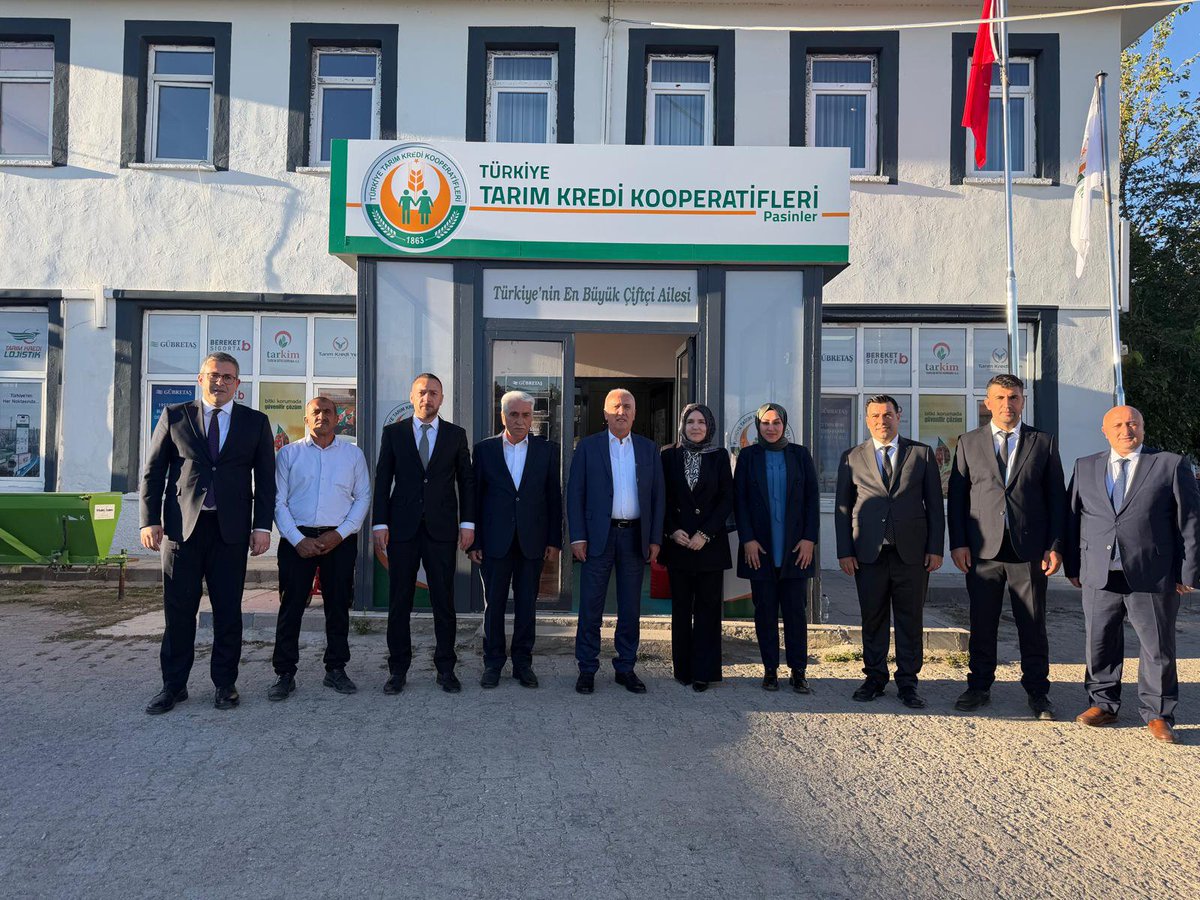 tarimkredi's tweet photo. Genel Müdür Hüseyin Aydın, Erzurum Bölge Birliği faaliyet sahasında bulunan Pasinler ve Dumlu Tarım Kredi Kooperatiflerini ziyaret ederek yürütülen faaliyetler hakkında personelden detaylı bilgi aldı. https://t.co/2nWLgyFUW7
