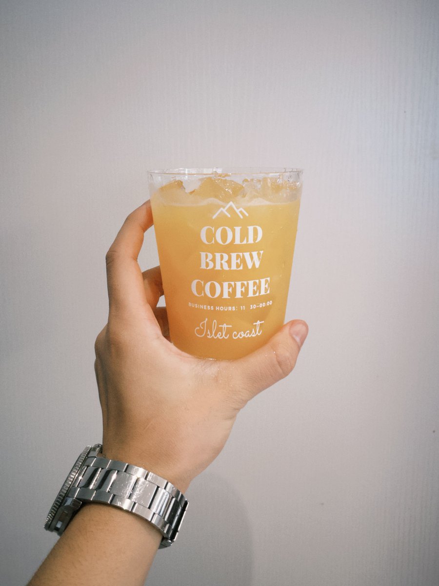 shard534226's tweet photo. [Just had a random burst of joy while grabbing iced coffee—small moments hit so different today ]， https://t.co/uUb801LtL0