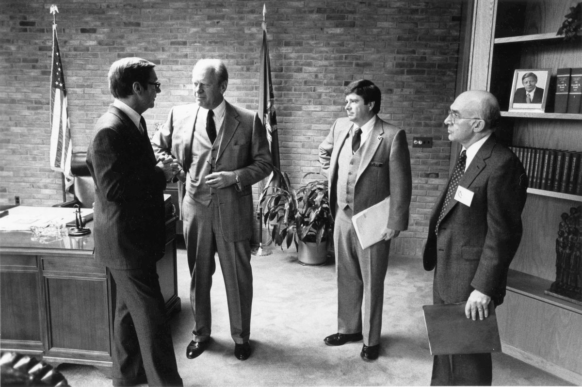 USNatArchives's tweet photo. It is with sadness that we share the passing of Dr. Don W. Wilson, who served as the seventh Archivist of the United States.

We extend our condolences to Dr. Wilson's family and remember his dedication to the National Archives and Records Administration. https://t.co/zKiBMKIbwx