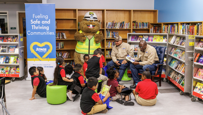 atmosenergy's tweet photo. Books fuel brighter futures. 📚 Happy National Literacy Month from Atmos Energy! #NationalLiteracyMonth #AtmosEnergy https://t.co/1PB9w26BaP