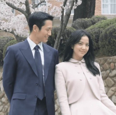 youngroscoffee's tweet photo. some things never change and thats the way haein looks at jisoo 😖 they look so mature now ahhh haesoo i cant with u https://t.co/ngqKBS1lDX