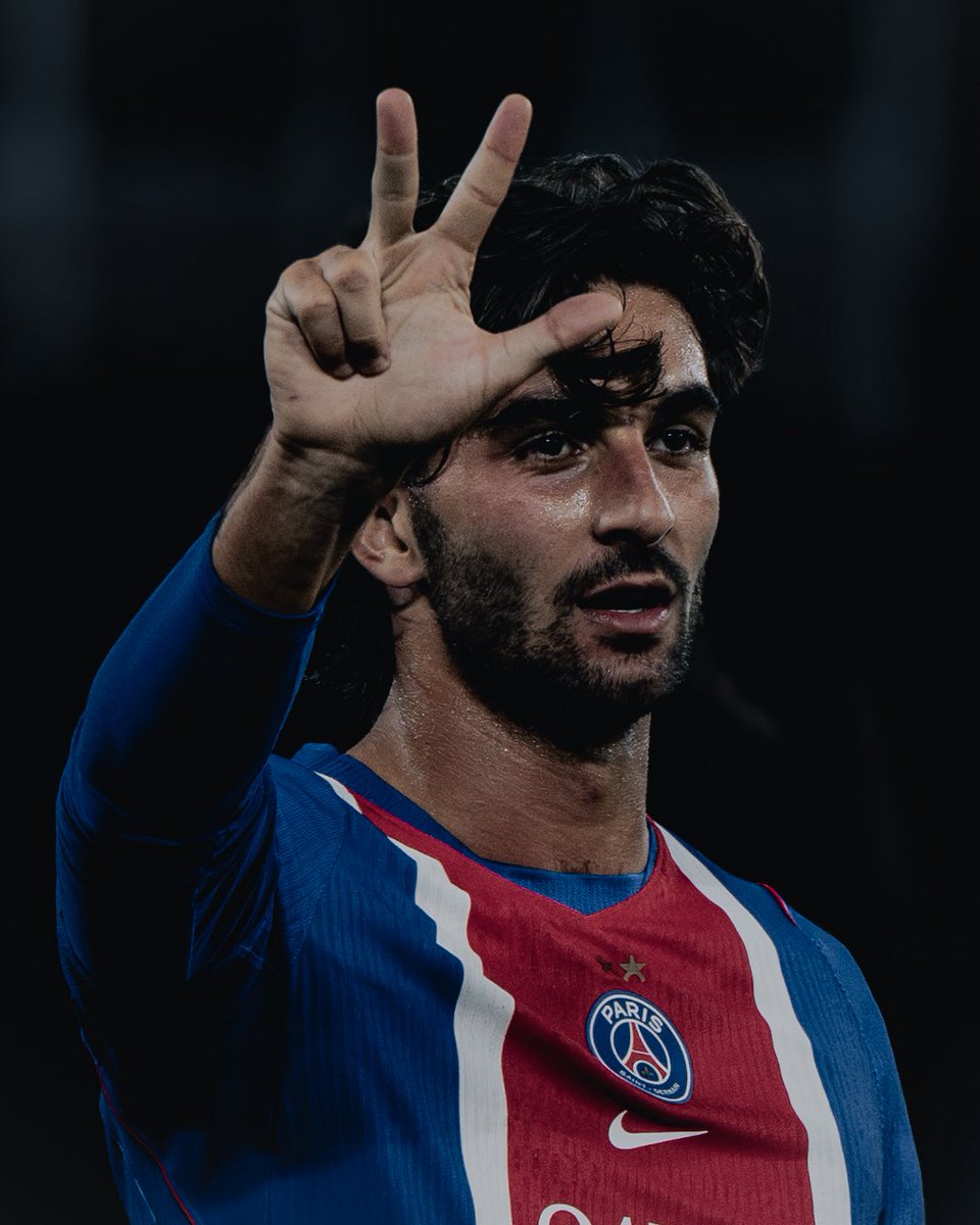 MediaParisien's tweet photo. ⚽️⚽️⚽️ OH FERRAN !

(📸 @Flo_Pernet : MediaParisien) https://t.co/BWS5bCJ2nZ