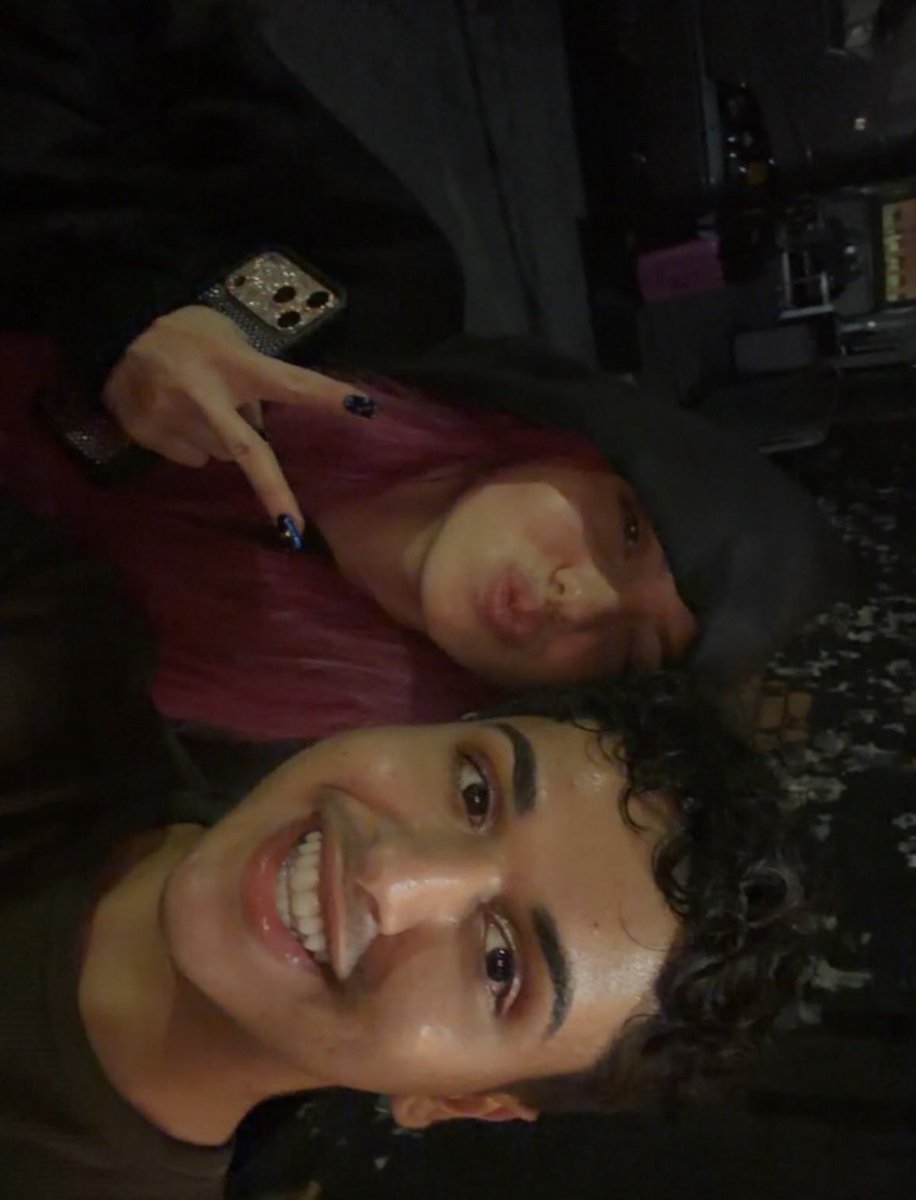 centraladelaa's tweet photo. ADÉLA com fans após seu show em Detroit ontem. https://t.co/9VfgSQAuaW