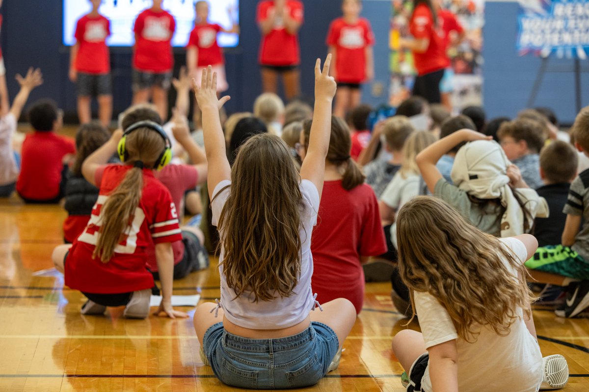 SWCSD's tweet photo. Ohio State cheerleading alum Tina Provost visited Darbydale Elementary on behalf of the Team Tressel Fitness Challenge, helping students connect healthy habits and goal-setting with success in the classroom. Progress starts with showing up each day! https://t.co/CRciQkkBrs
