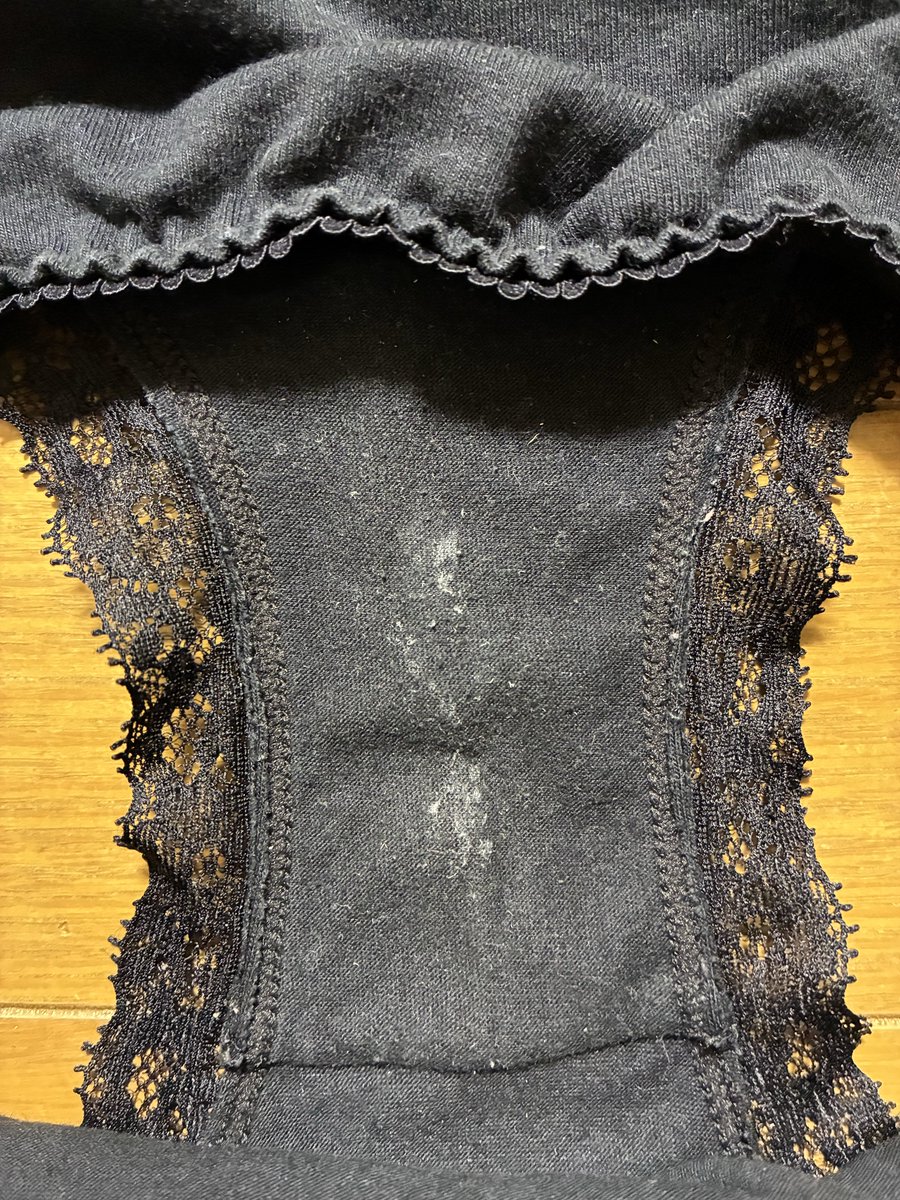 bicepcentr's tweet photo. 昨日の仕事下着です。しっかり汚し雌臭を残してました。ボディタッチ��活しましたが効果ありますね https://t.co/Xag51ll7wz