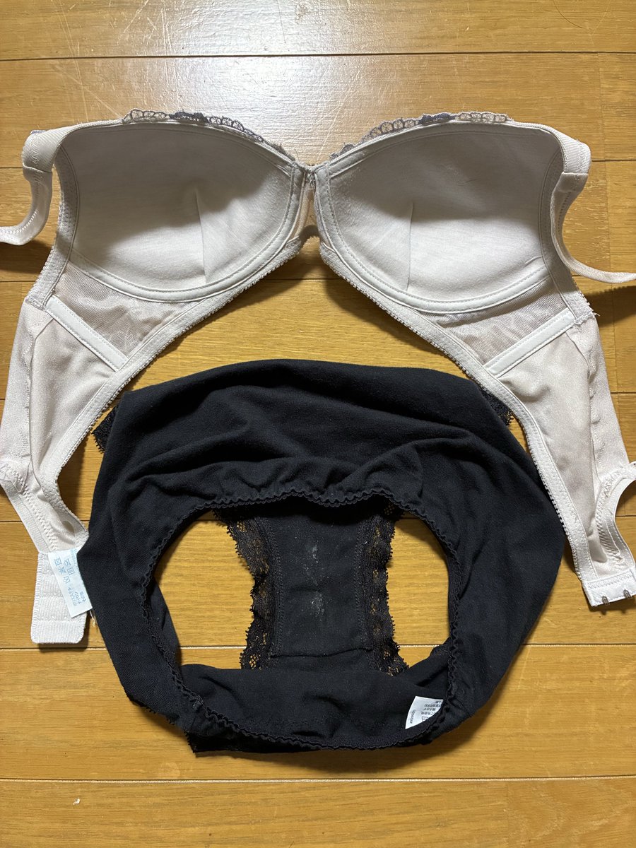 bicepcentr's tweet photo. 昨日の仕事下着です。しっかり汚し雌臭を残してました。ボディタッチ��活しましたが効果ありますね https://t.co/Xag51ll7wz