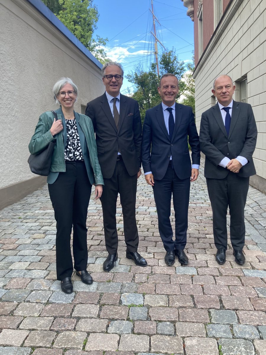 CarlierThierr11's tweet photo. Thrilled to welcome @ThomasGomart in Stockholm. Inspiring conversations at the 🇨🇵 Residence and with @HallgrenJakob and @ResearchUI : geopolitics and geostrategy exchanges are a key pillar of 🇸🇪🤝🇨🇵 strategic partnership !
@IFRI_ @franceinsweden @institutfrancais https://t.co/CpoT2ECXvY