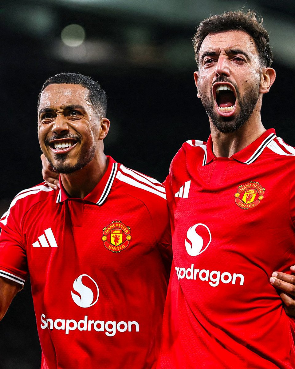 Actufoot_stats's tweet photo. 🚨🔴 DEPUIS SON ARRIVÉE À MANCHESTER UNITED EN 2020, BRUNO FERNANDES EST LE MILIEU LE PLUS DÉCISIF DES GRANDES COMPÉTITIONS EUROPÉENNES ! 👏🔥

⚽ 23 buts
🅰️ 21 Passes décisives 
44 G/A.

📊 Aucun autre milieu n’a inscrit PLUS DE BUTS NI DÉLIVRÉ PLUS DE PASSES DÉCISIVES que lui sur cette période. ⚽️🎯

👑 BRUNO FERNANDES CONTINUE DE MARQUER L’HISTOIRE.