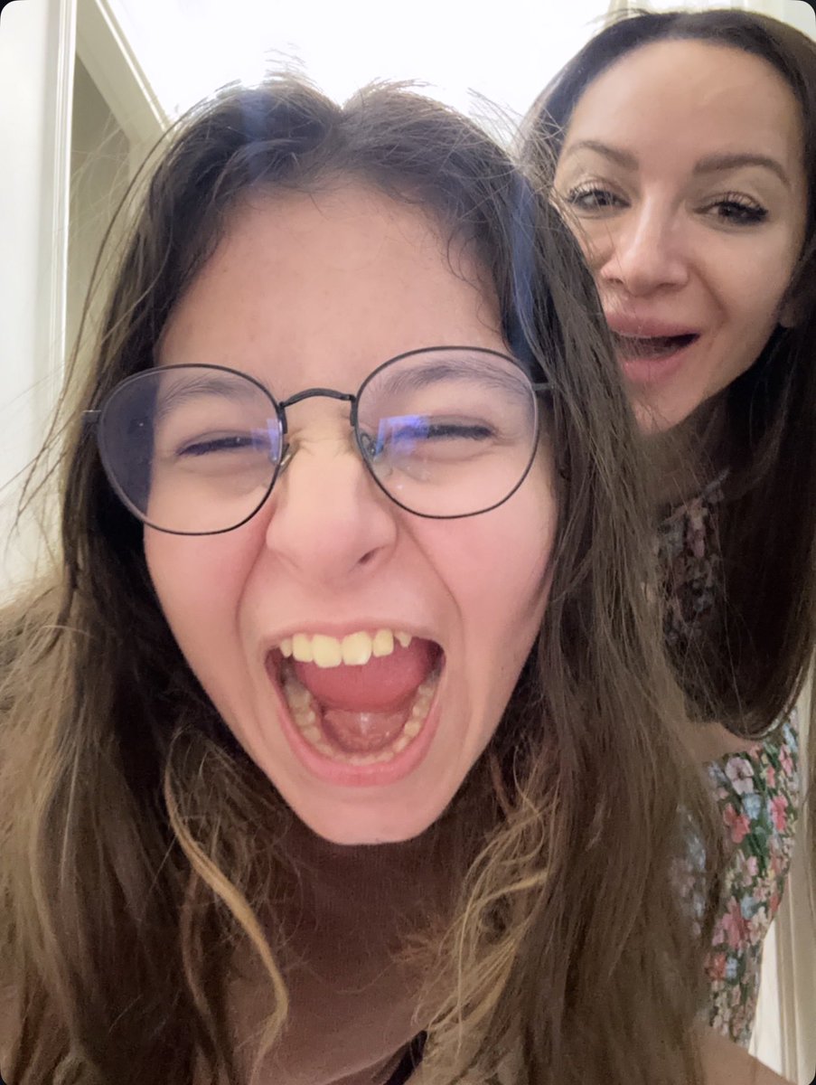 pinar_ardicoglu's tweet photo. Sana anne sözü yavrucanım ! Bu dünyada kötülüğün kazandığını hissettiğin o anlarda bile (ısrarla iyi niyeti temiz duyguları kalbini bozmadan yoluna devam etmeyi pes etmeden dua etmeyi, elinden hep sıkı sıkı tutacak olan annenle öğrenerek ) senin dünyan iyi bir yer olacak ! İlla ! https://t.co/vsncyS7VhU