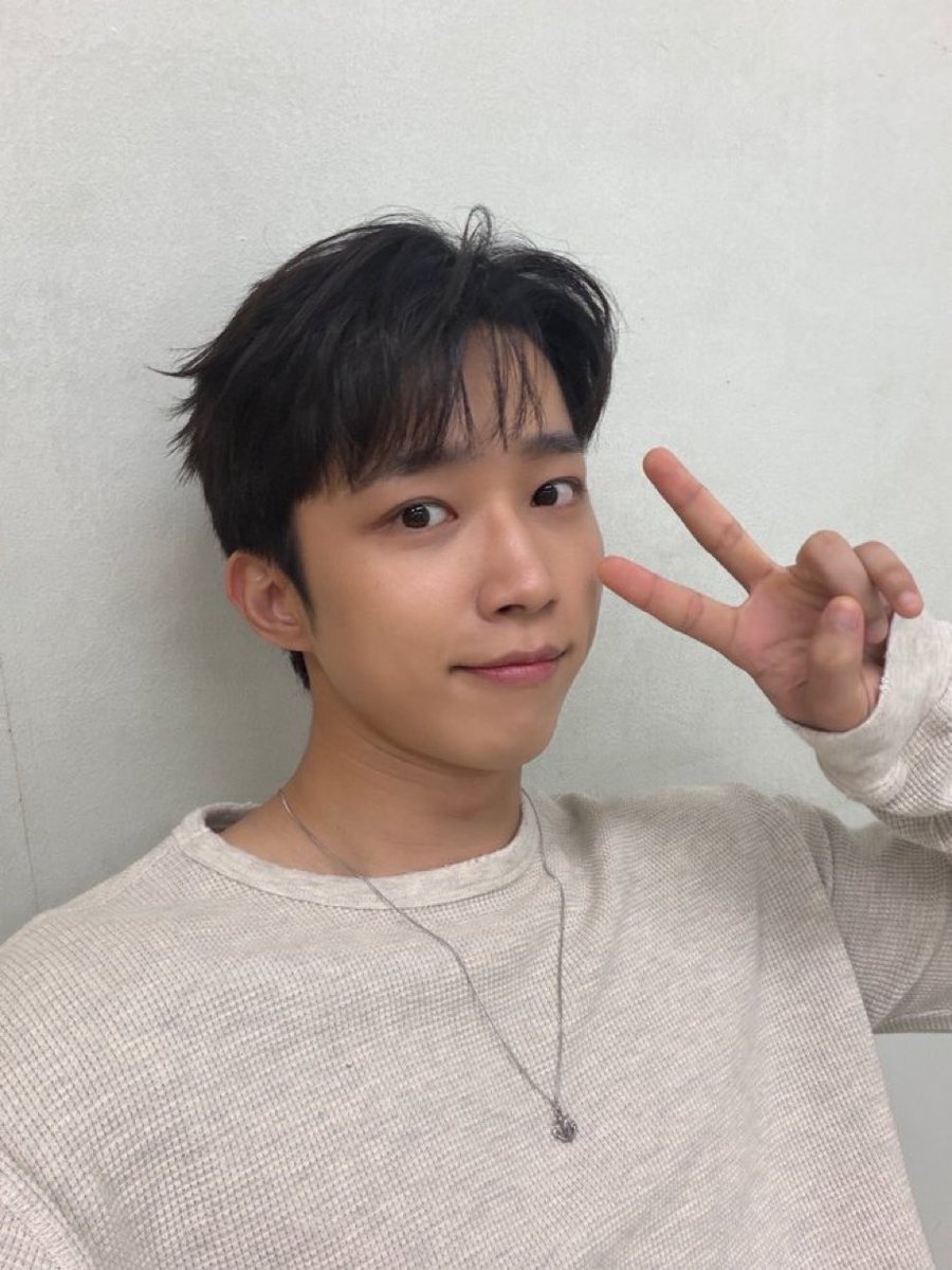 190305s's tweet photo. smooch https://t.co/YEBt5myKRR