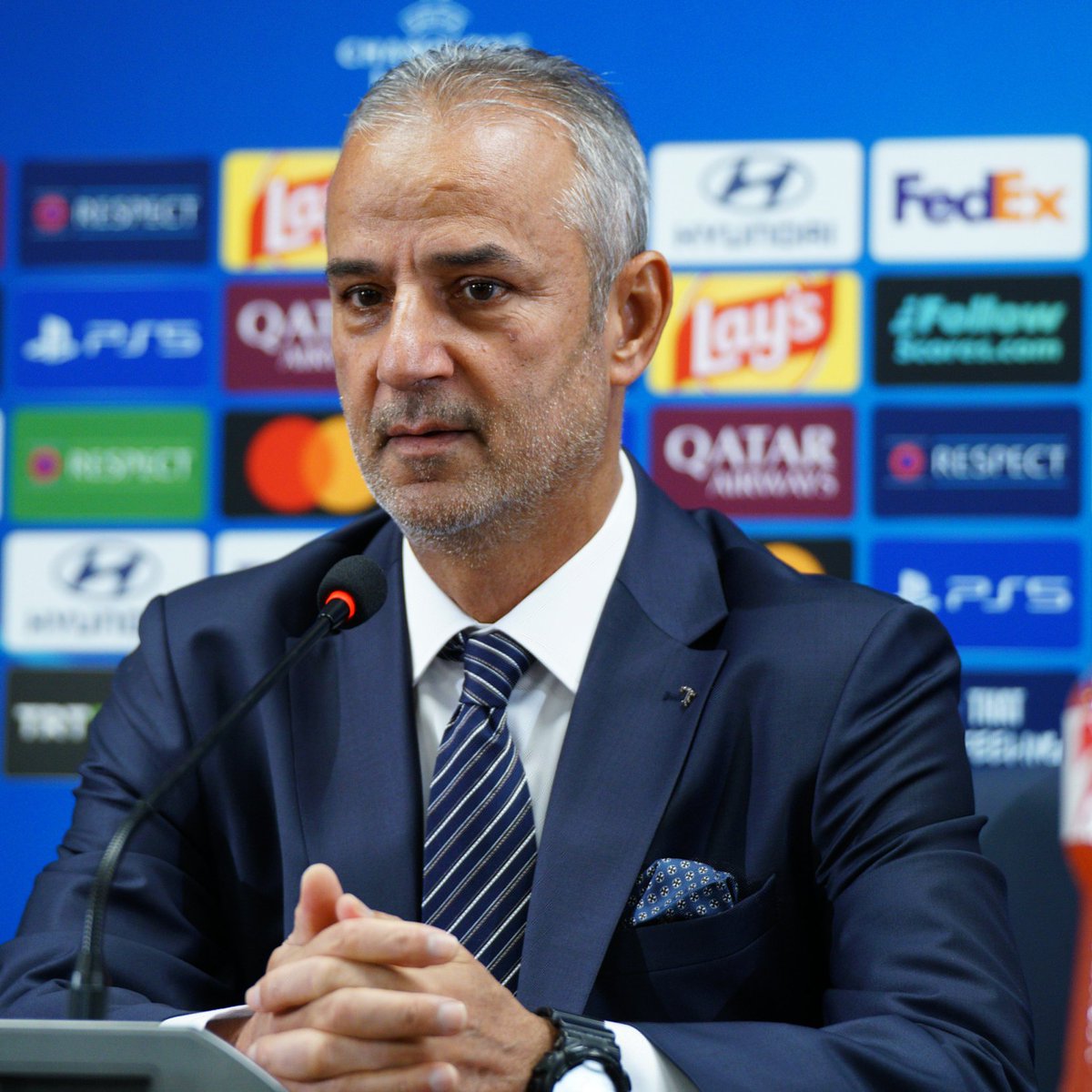ActuFoot_'s tweet photo. 🚨🚨 OFFICIEL ! ISMAIL KARTAL 🇹🇷 DÉMISSIONNE DE SON POSTE D'ENTRAÎNEUR DU FENERBAHÇE !!! 💛💙❌ https://t.co/j6OvheD7Zf