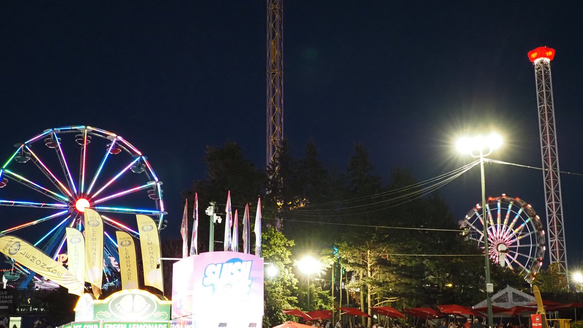 thighiguy's tweet photo. At The Fair  #amusementpark #summer #sunset #PNE #photography #photographer #nightphoto
OM 12-200mm F3.5-6.3  
my 📷 🇨🇦 https://t.co/JCBJpq5imy