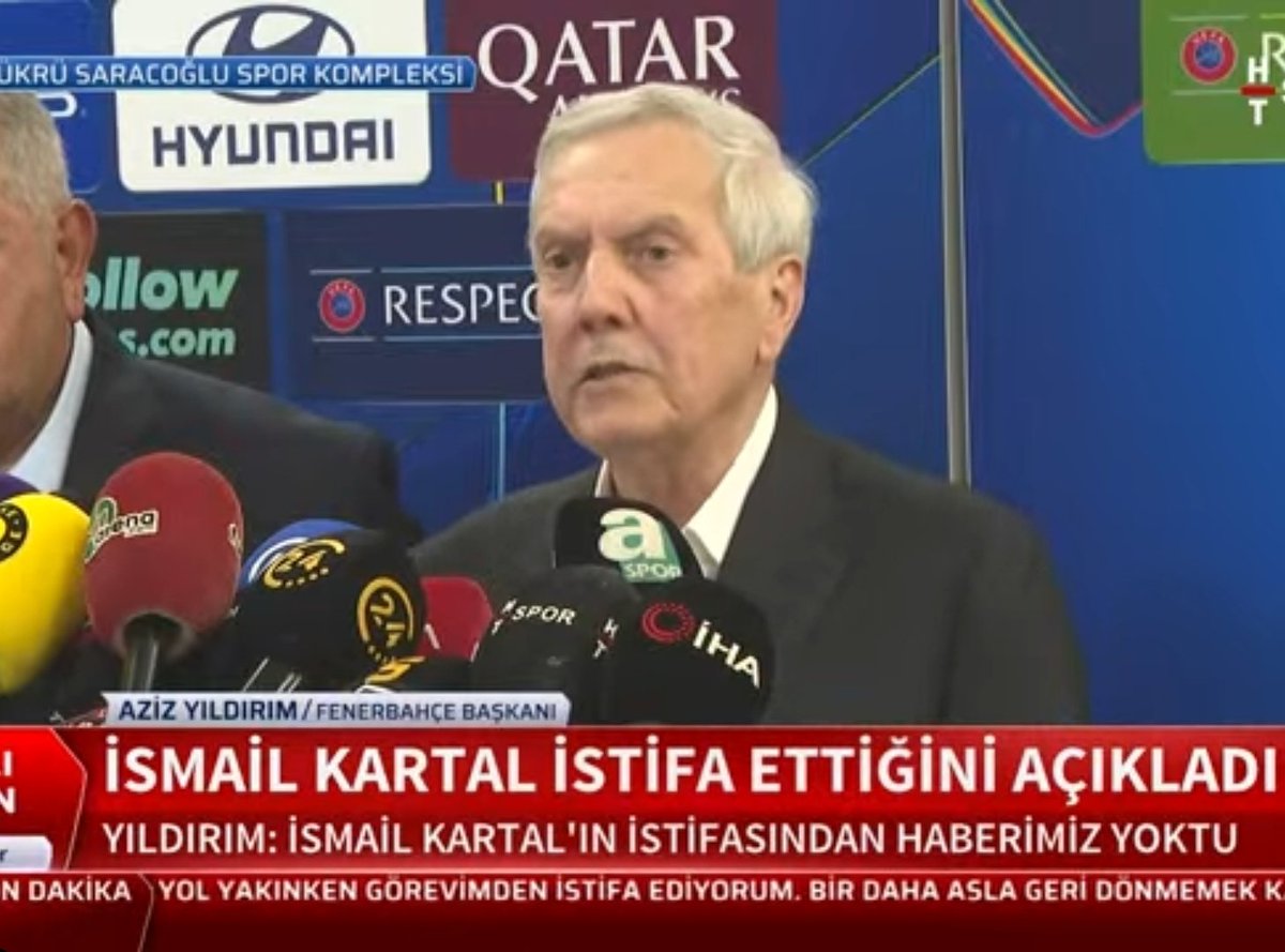TekYolFener's tweet photo. Aziz Yıldırım: "İsmail Kartal'ın devam edeceğim demesine gerek yok. Ben onun büyüğüyüm. 'Devam edeceksin.' derim bitti. Aile arasında böyle şeyler olur. Ben bırakana kadar İsmail Kartal buradan ayrılamaz." https://t.co/SWevFIxNrc
