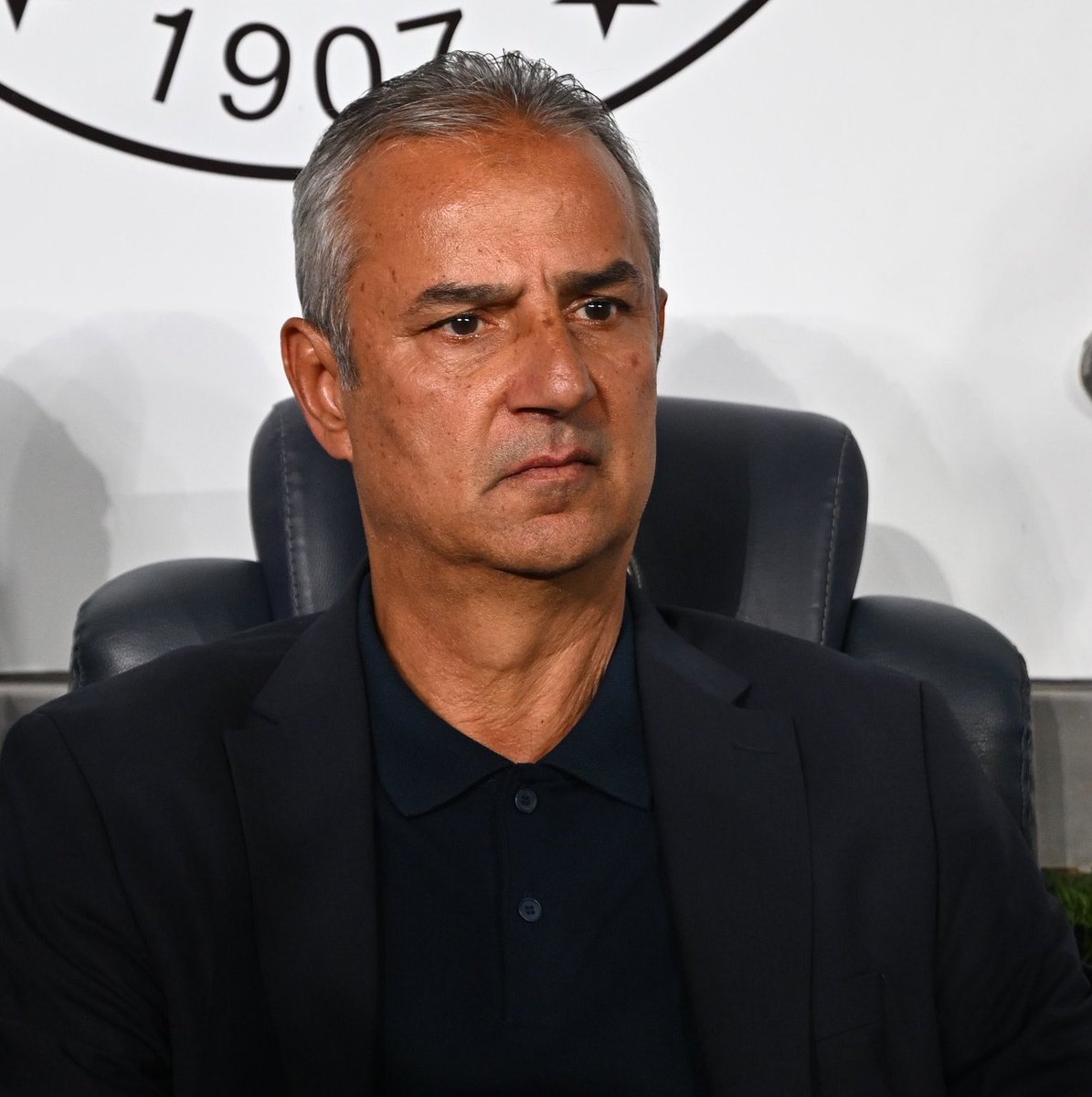 17satir's tweet photo. Şansal Büyüka şu ifadeleri kullandı:

“Bir iddia var. Fenerbahçe yönetiminin başka bir hocayla görüştüğü yönünde. Bunun da İsmail Kartal'ın kulağına gittiği söyleniyor.” https://t.co/CaJ9Mr6rbU