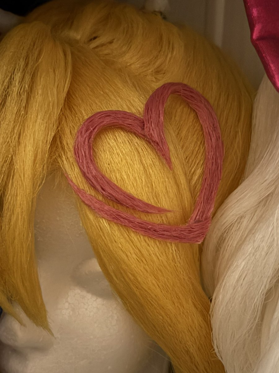 n_cos0809's tweet photo. アイドルのウィッグのハートの部分、マジで作るのうますぎてこれだけにずっと自惚れてる https://t.co/idi79l3DI4