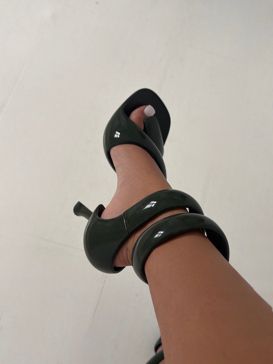 PositiveAuraB's tweet photo. bottega veneta spiral heels 🔥😍 https://t.co/uVVE3jKId8