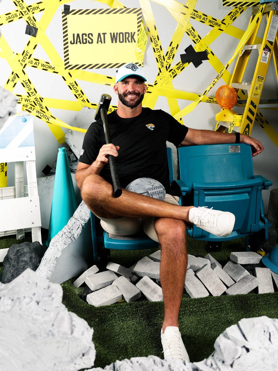 Jaguars's tweet photo. Working construction and rippin' #DUUUVAL

The ⛵ is back for our First DUUUVAL vs. the Browns! https://t.co/jCrxkSc5Qs