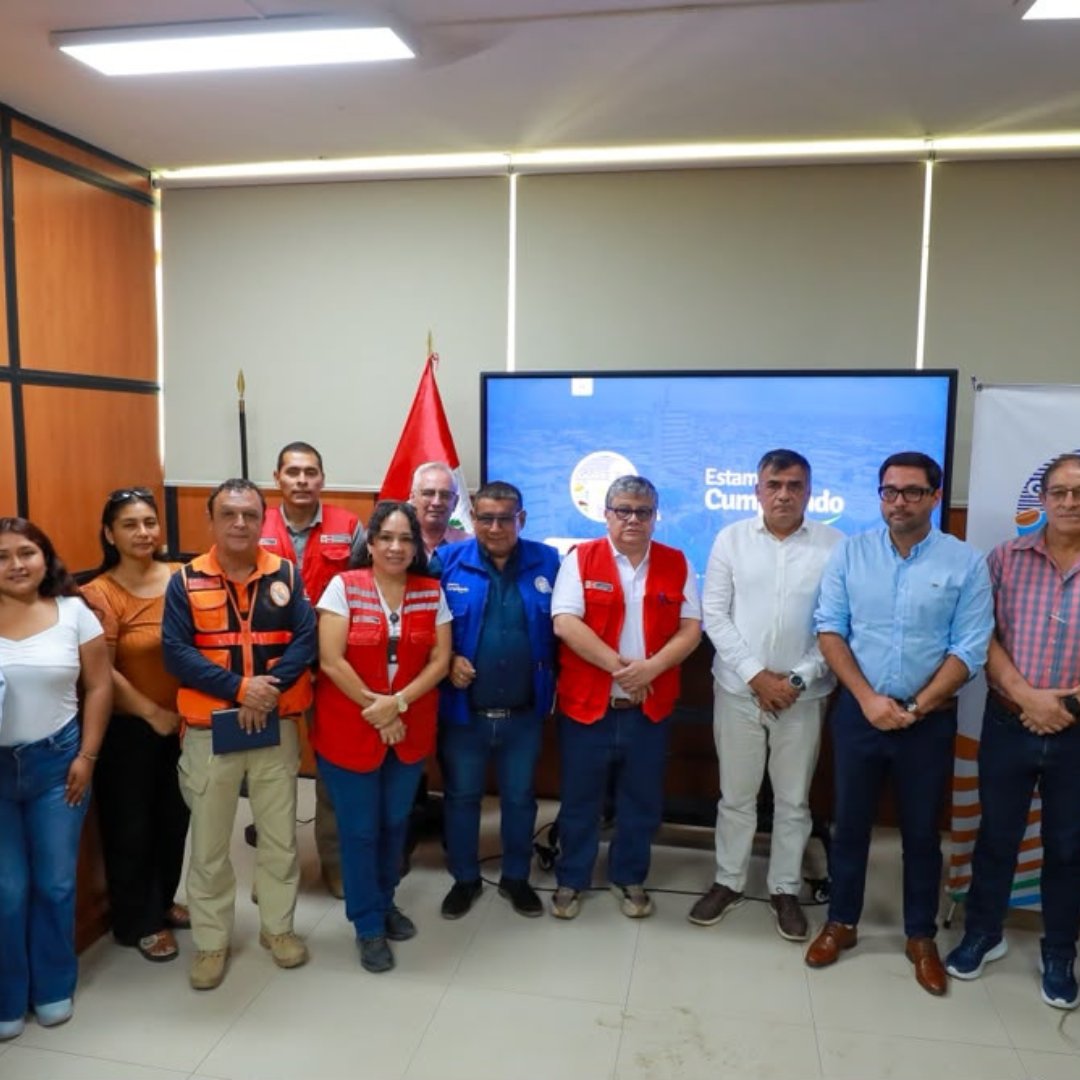 MidisPeru's tweet photo. 📍 #MidisEnRegiones estuvo en #Piura para supervisar nuestros servicios y avanzar en las acciones frente al Fenómeno El Niño y la anemia. 🇵🇪

🏫 Verificamos la atención alimentaria en la I.E. 14011 Nuestra Señora del Pilar y articulamos con autoridades y nuestros equipos las medidas para mantener la atención ante posibles emergencias.

💙 Estar en campo nos permite anticiparnos a los riesgos y cuidar que nuestros servicios continúen llegando a quienes los necesitan.

#MidisEnAcción #ElNiño #Anemia