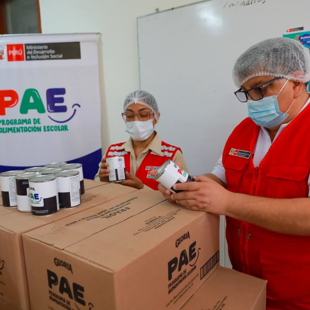 MidisPeru's tweet photo. 📍 #MidisEnRegiones estuvo en #Piura para supervisar nuestros servicios y avanzar en las acciones frente al Fenómeno El Niño y la anemia. 🇵🇪

🏫 Verificamos la atención alimentaria en la I.E. 14011 Nuestra Señora del Pilar y articulamos con autoridades y nuestros equipos las medidas para mantener la atención ante posibles emergencias.

💙 Estar en campo nos permite anticiparnos a los riesgos y cuidar que nuestros servicios continúen llegando a quienes los necesitan.

#MidisEnAcción #ElNiño #Anemia