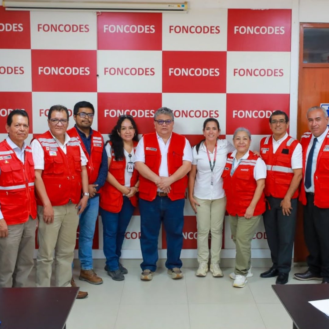 MidisPeru's tweet photo. 📍 #MidisEnRegiones estuvo en #Piura para supervisar nuestros servicios y avanzar en las acciones frente al Fenómeno El Niño y la anemia. 🇵🇪

🏫 Verificamos la atención alimentaria en la I.E. 14011 Nuestra Señora del Pilar y articulamos con autoridades y nuestros equipos las medidas para mantener la atención ante posibles emergencias.

💙 Estar en campo nos permite anticiparnos a los riesgos y cuidar que nuestros servicios continúen llegando a quienes los necesitan.

#MidisEnAcción #ElNiño #Anemia