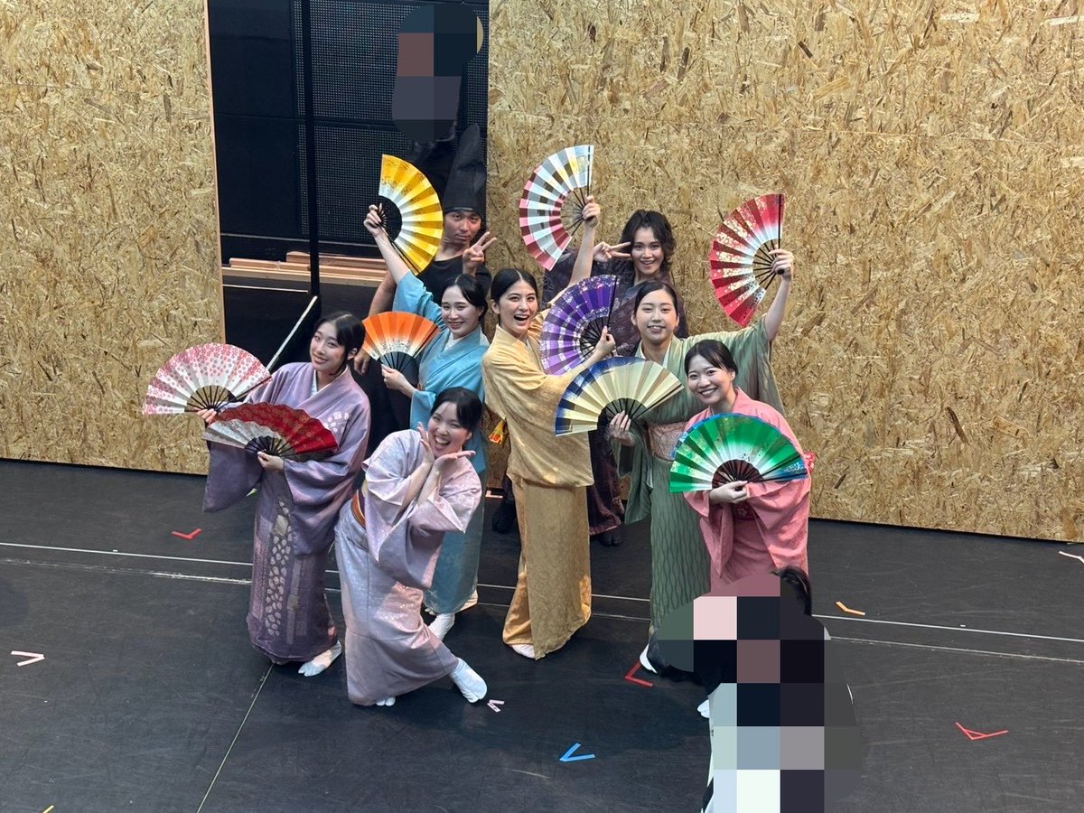 mo_pink_m's tweet photo. おは🌞

昨日は、#朧ミュ2026 B班通しでした〜ん🌞
衣装を着るとテンションぶち上げ⤴︎⤴︎
色とりどりな衣装と共に、この世界を彩り支える一員として駆け抜けてきます🔥

⬇️「【173】みな」の欄にてご購入ください⬇️
https://t.co/D6cIYzDtIm https://t.co/1A2iYxiuDo