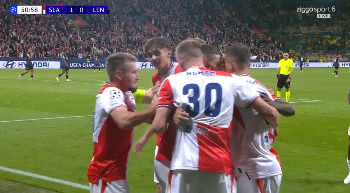 foet247europa's tweet photo. Slavia Prague 1 Lens 0. Šturm #SLARCL #UCL https://t.co/xxrRaU24dj