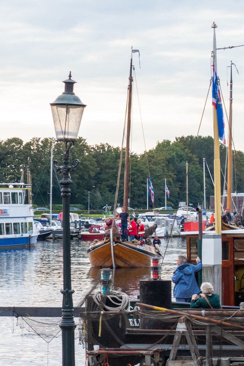 HNagelhoud's tweet photo. Even botters wezen kijken in Elburg!👌
#botterdagen #Elburg https://t.co/a4dRurk7fY