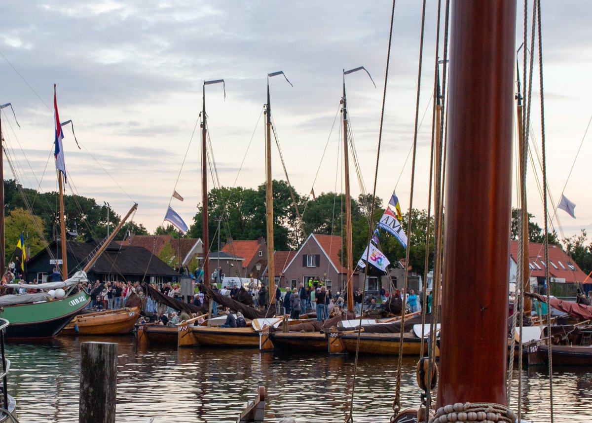 HNagelhoud's tweet photo. Even botters wezen kijken in Elburg!👌
#botterdagen #Elburg https://t.co/a4dRurk7fY