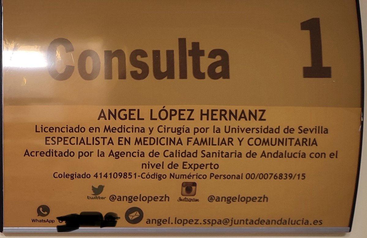 angelopezh's tweet photo. Antes, en mi puerta, ponía mi nombre. Ahora pone «Consulta 1. Medicina de Familia».
Se llama homogeneizar.
Pero la longitudinalidad consiste precisamente en que detrás de esa puerta haya alguien que te conoce.

¿Qué cartel preferirías tú? 🩺👇 https://t.co/l88yOMVC47