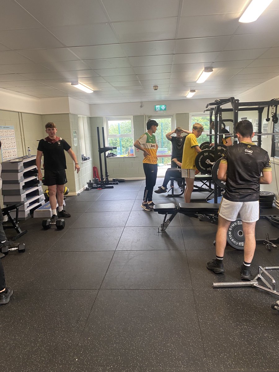 Paudie_'s tweet photo. A great start yesterday in Scoil Aireagail, Ballyhale, as the senior hurling team kicked off their Athletic Development block.💪🏼🏋️
Excellent engagement throughout, and looking forward to the weeks ahead.
#AthleteDevelopment #Hurling #GAA #Kilkenny #Ballyhale https://t.co/9NW6Qclmsj