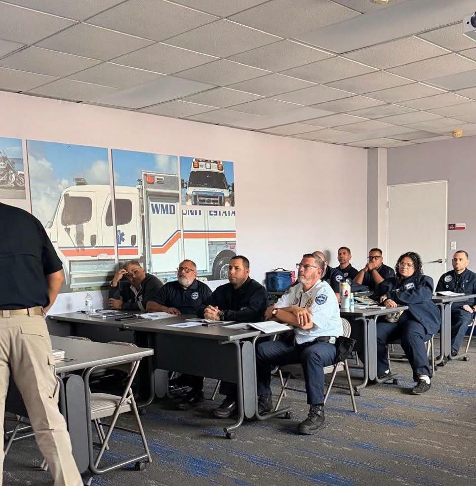 NCEM_DSP's tweet photo. En cumplimiento con el programa de gobierno de la gobernadora Jenniffer González Colón, el NCEM inició el curso GEMS para fortalecer la preparación del personal prehospitalario en la evaluación y atención de adultos mayores, con un servicio seguro y de calidad. https://t.co/5eTGc47G45